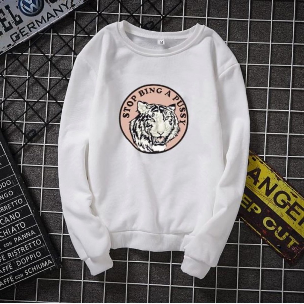 2/30 NWOT Logo Swearshirt